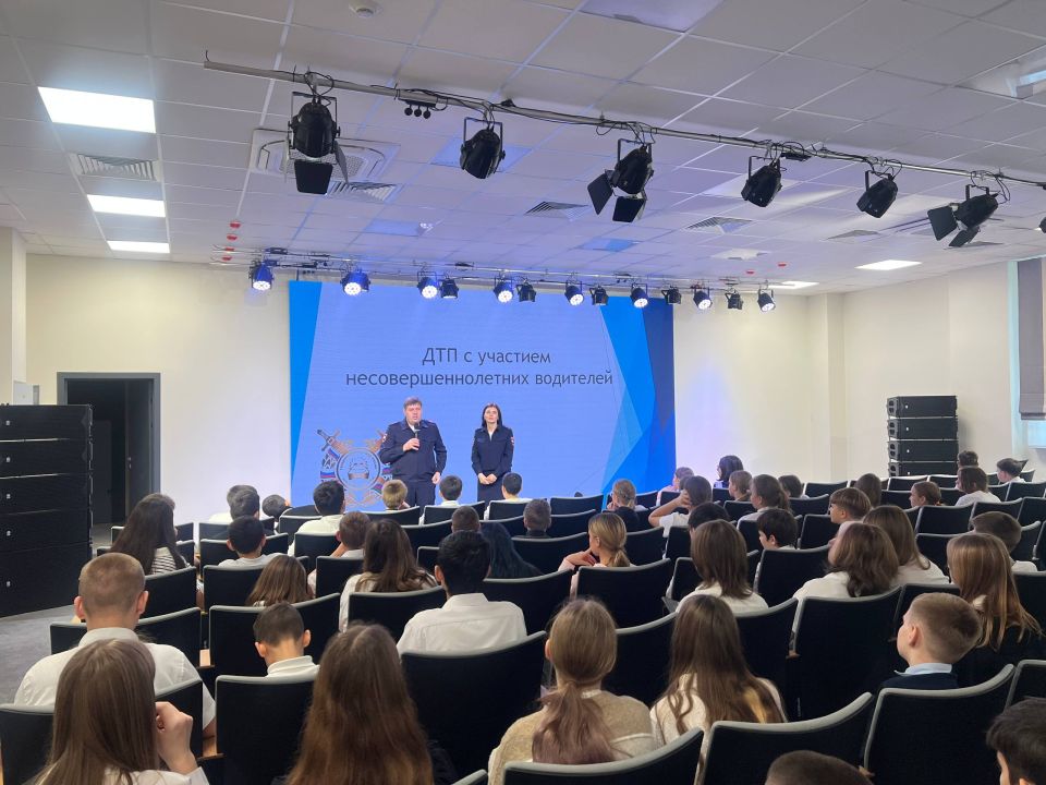 Сотрудники Госавтоинспекции провели в филиале МАОУ СОШ №76 г.Краснодара профилактическую акцию «Пешеход – будь заметен»