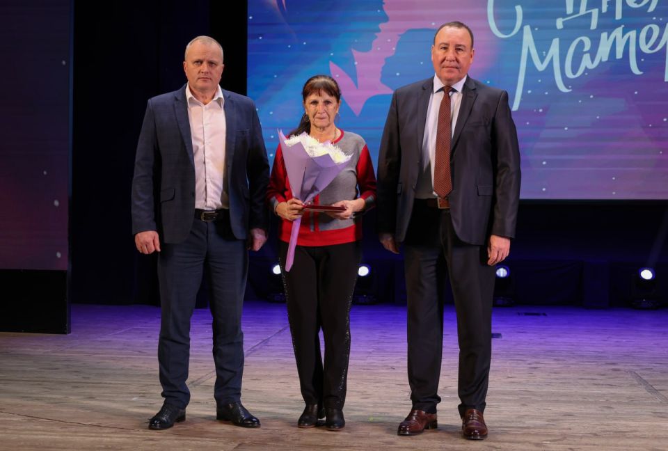 МАТЕРЕЙ УЧАСТНИКОВ СВО НАГРАДИЛИ МЕДАЛЯМИ «МАМЕ ЗАЩИТНИКОВ ОТЕЧЕСТВА»