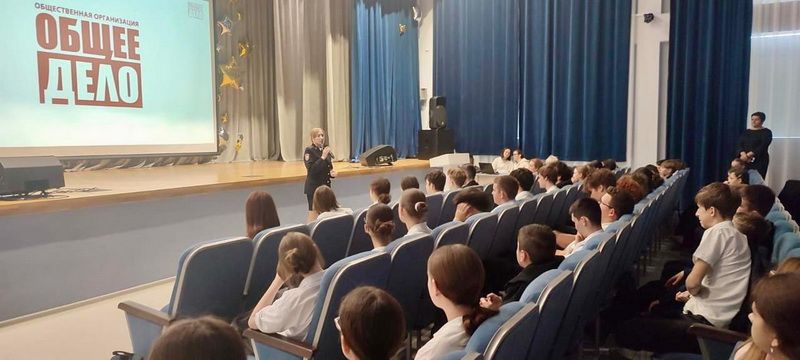 Полицейские и общественники проводят профилактические мероприятия для подрастающего поколения