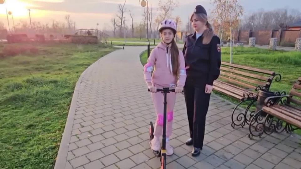 На Кубани дети автоинспекторов, объединившись в межрайонном флешмобе, трогательно поздравили мам с праздником