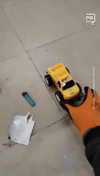 Кошелек, телефон, игрушка или другие "заманчивые" вещи на улице? Почему их нельзя брать в руки?