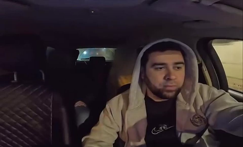 Таксист наглядно показал, как отличаются женские и мужские компании