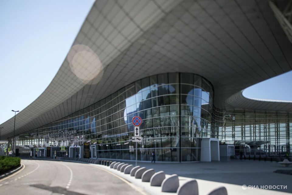 В аэропорту Геленджика сняли ограничения