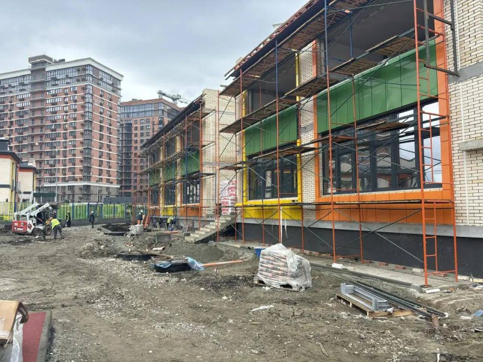 Прокурор г. Краснодара с рабочим визитом посетил строительные площадки образовательных учреждений