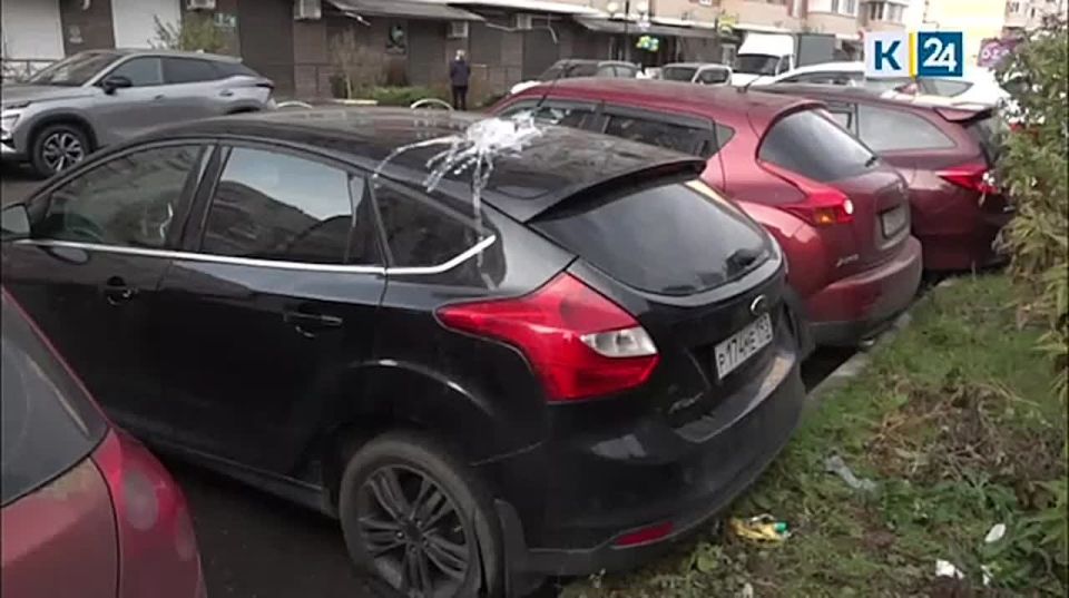 Неизвестные порезали ножом колеса машин в Краснодаре: подробности происшествия