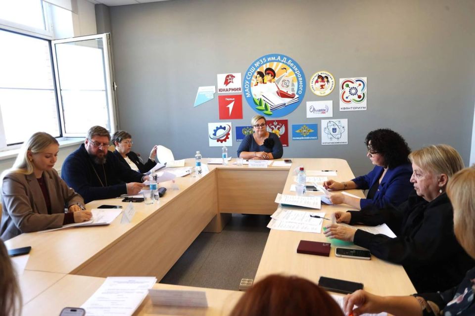 В школе № 35 имени атамана Безкровного состоялось заседание Совета по укреплению духовно-нравственных ценностей