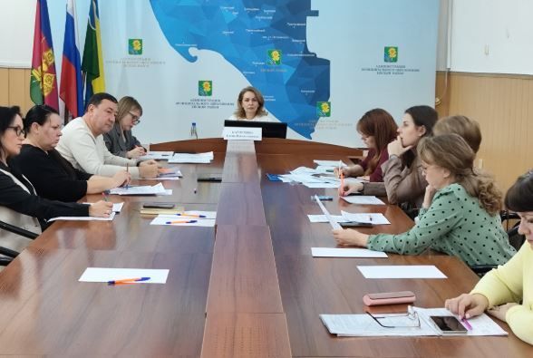 В ЕЙСКОМ РАЙОНЕ ОБСУДИЛИ ПРОБЛЕМЫ НЕФОРМАЛЬНОЙ ЗАНЯТОСТИ