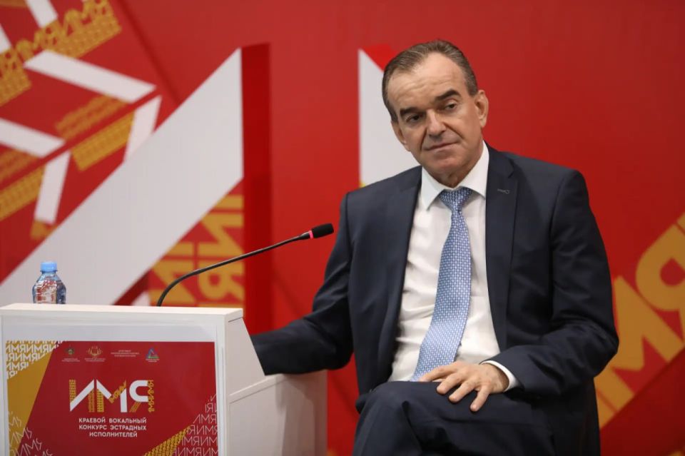 Вениамин Кондратьев встретился с финалистами регионального конкурса эстрадных исполнителей «Имя»