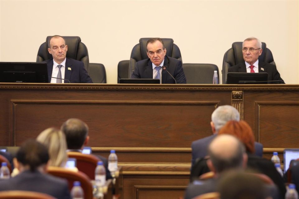 На сессии ЗСК приняты дополнительные меры соцподдержки многодетных семей