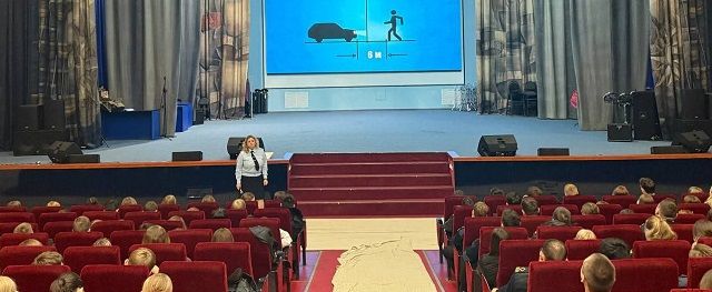 Автоинспекторы Кубани напомнили курсантам о важности соблюдения Правил дорожного движения