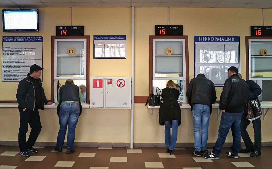 В Краснодарском крае сотрудники Госавтоинспекции задержали трех подозреваемых в подделке документов