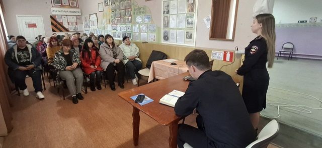 В Краснодарском крае госавтоинспекторы проводят сходы граждан в сельских поселениях