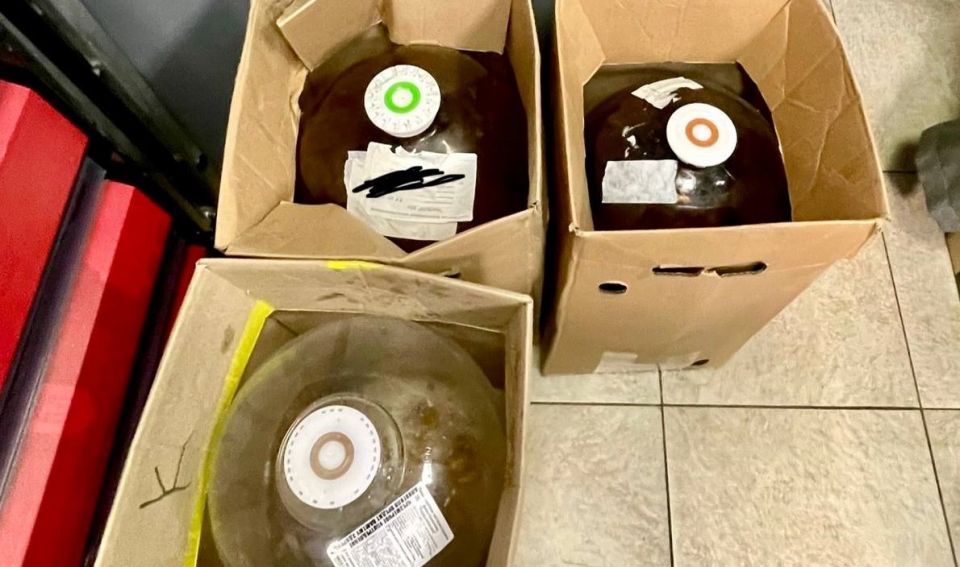 200 литров контрафакта задержали в Сочи