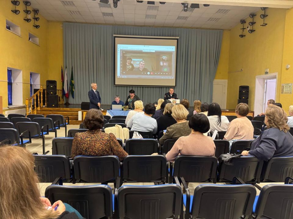 Рабочая встреча с начальником Госавтоинспекции, начальником управления образования, а также директорами школ прошла в Абинском районе