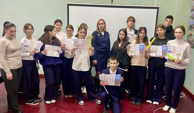 Автоинспекторы Кубани рассказывают подросткам о важности соблюдения Правил