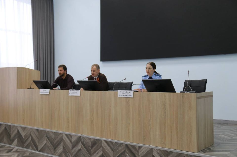 Прокуратурой Усть-Лабинского района с участием сотрудника государственной инспекции труда проведено совещание по охране труда