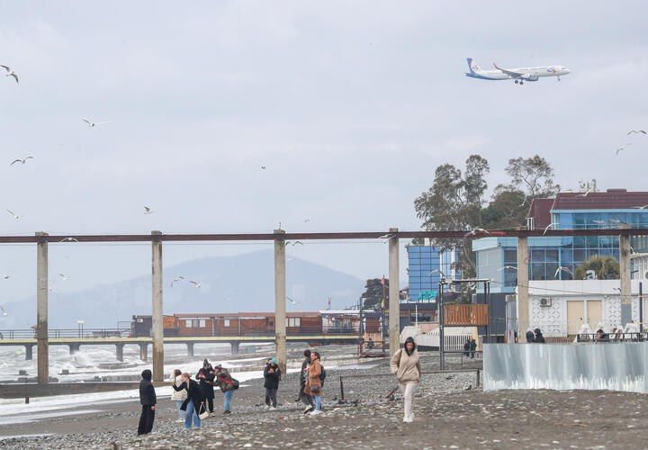 Будет ветрено. По информации Росгидромета, до конца сегодняшних суток, а также ночью и утром 8 декабря в Темрюкском районе и Анапе будет усиливаться восточный ветер