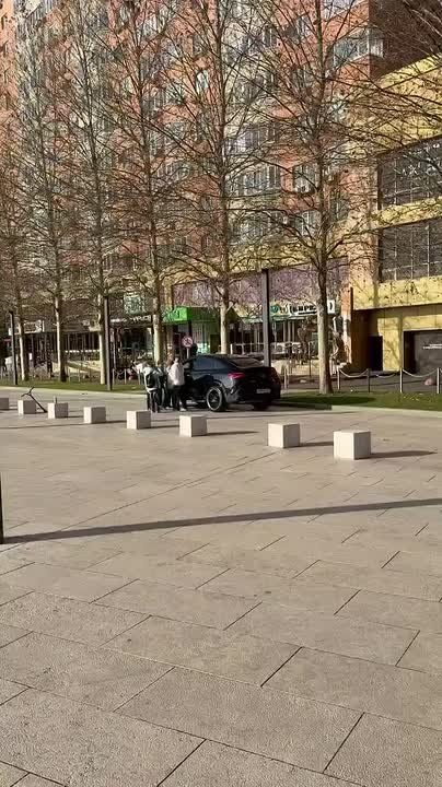 Фанаты на улице встретили Джона Кордобу