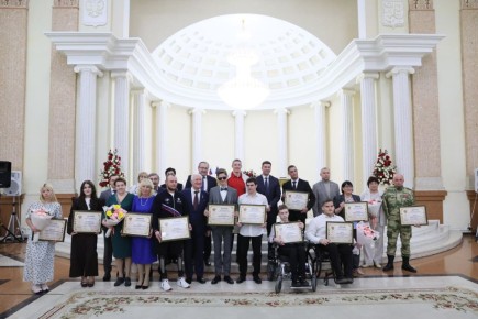 Александр Руденко наградил лауреатов именной премии губернатора Кубани для людей с ОВЗ