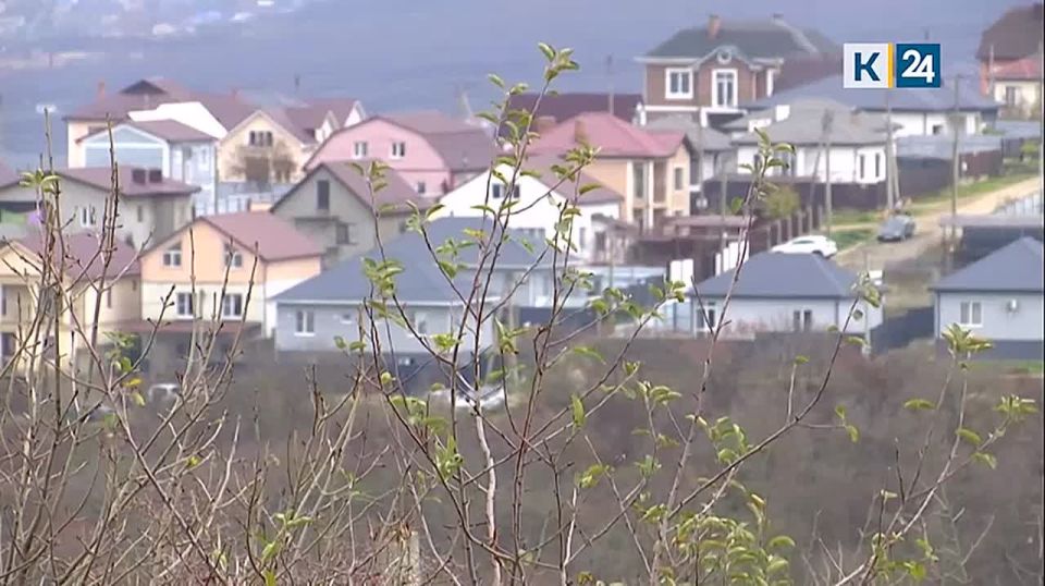 На мусорном полигоне под Новороссийском борются с пожаром: площадь возгорания составляет около 200 м2