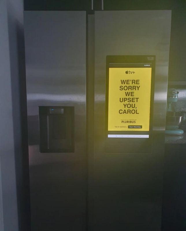 "Холодильник со мной разговаривает": встроенная реклама на технике довела женщину до психбольницы