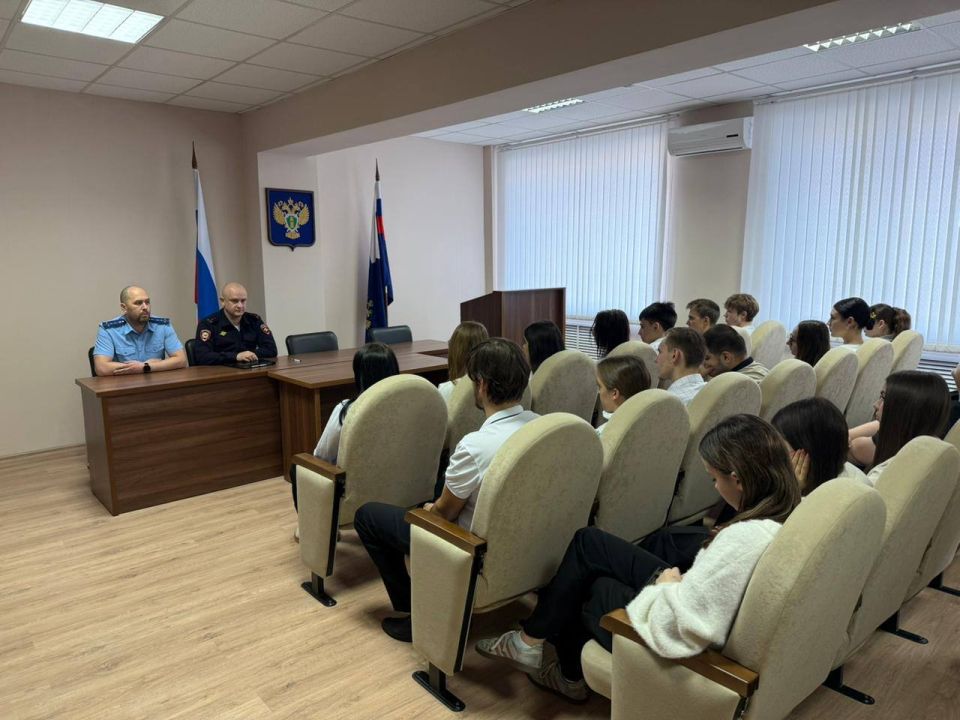 Прокуратурой Тбилисского района в рамках работы по правовому просвещению организована встреча со студентами юридического техникума