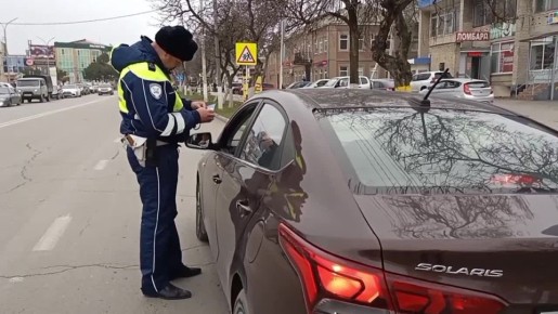 В Крымском районе Госавтоинспекторы проводят профилактическую работу с участниками дорожного движения