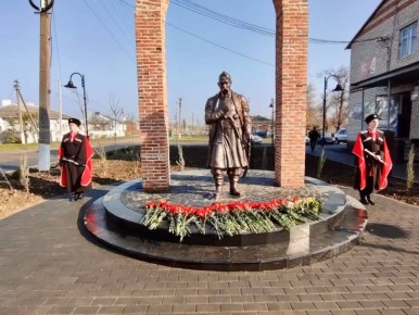 В Брюховецком районе благоустроили сквер имени Захария Чепеги