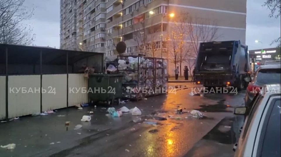 Пенсионерка погибла под колесами мусоровоза в Краснодаре