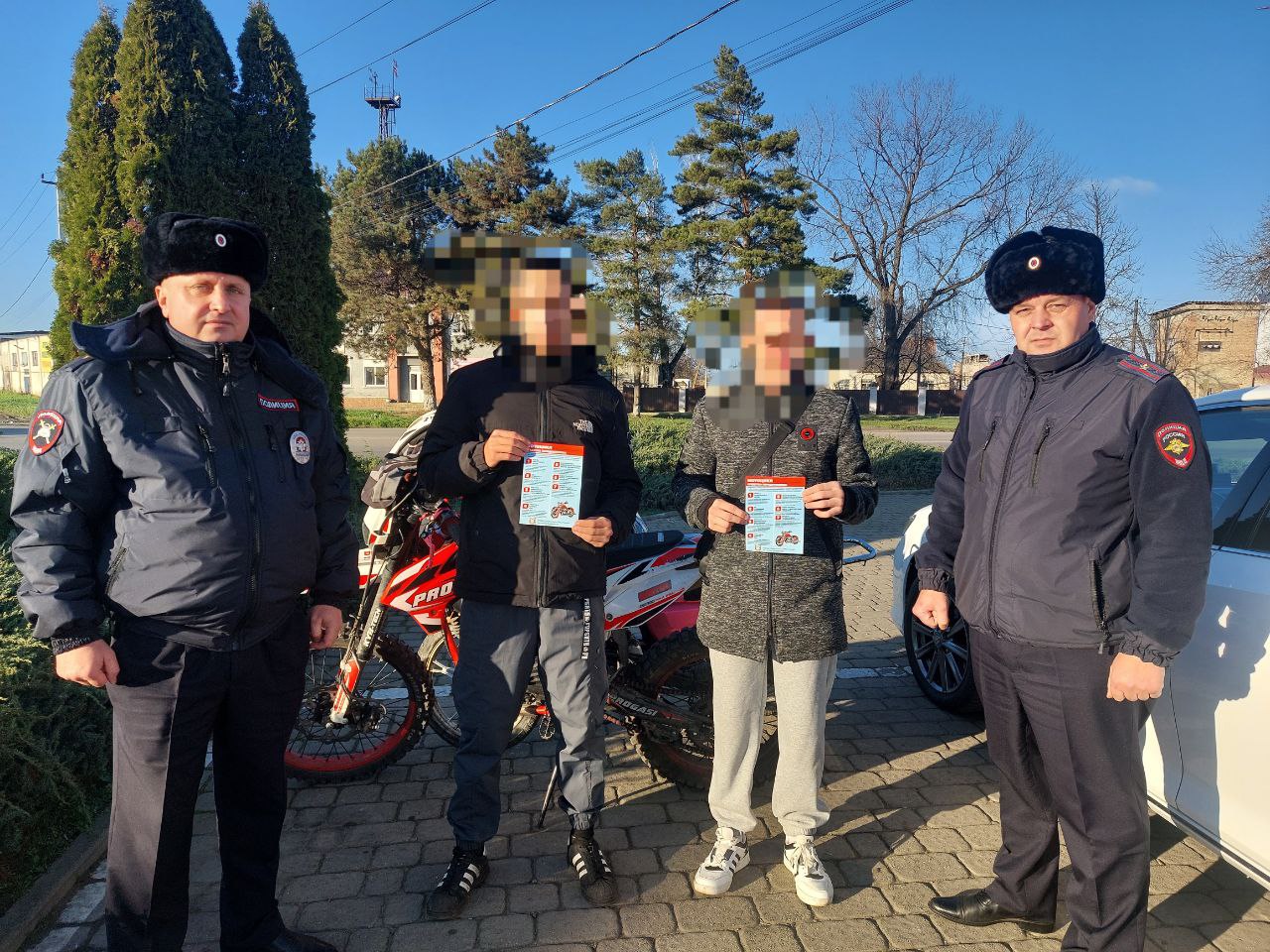 В Тбилисском районе сотрудники Госавтоинспекции отстранили от управления двух несовершеннолетних водителей питбайков