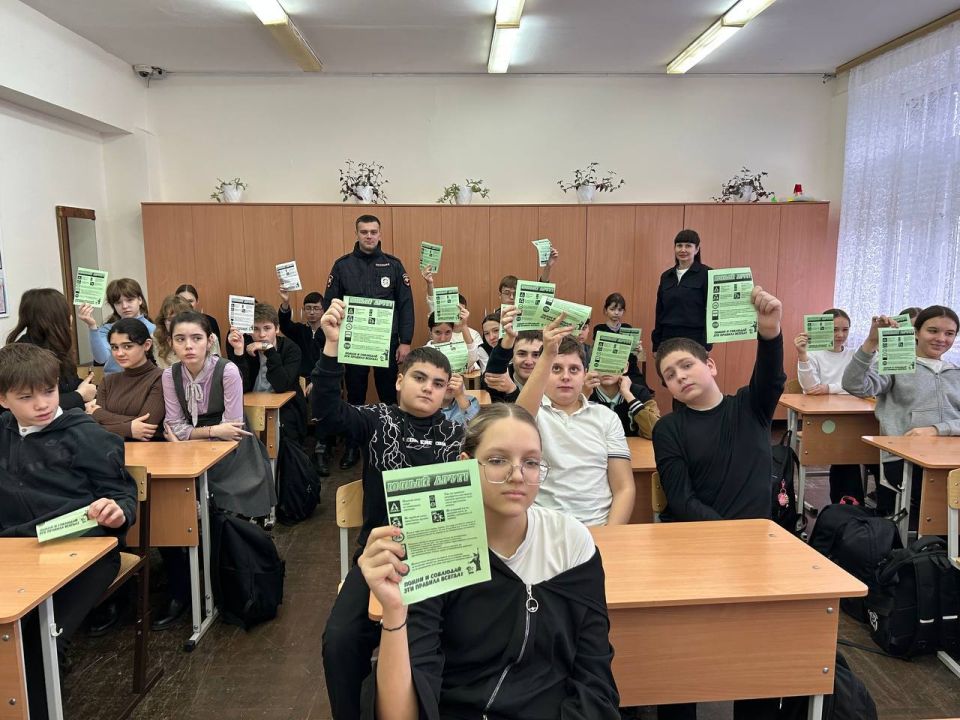 Сотрудниками Госавтоинспекции Староминского района проведено профилактическое мероприятие по правилам дорожной безопасности со старшеклассниками