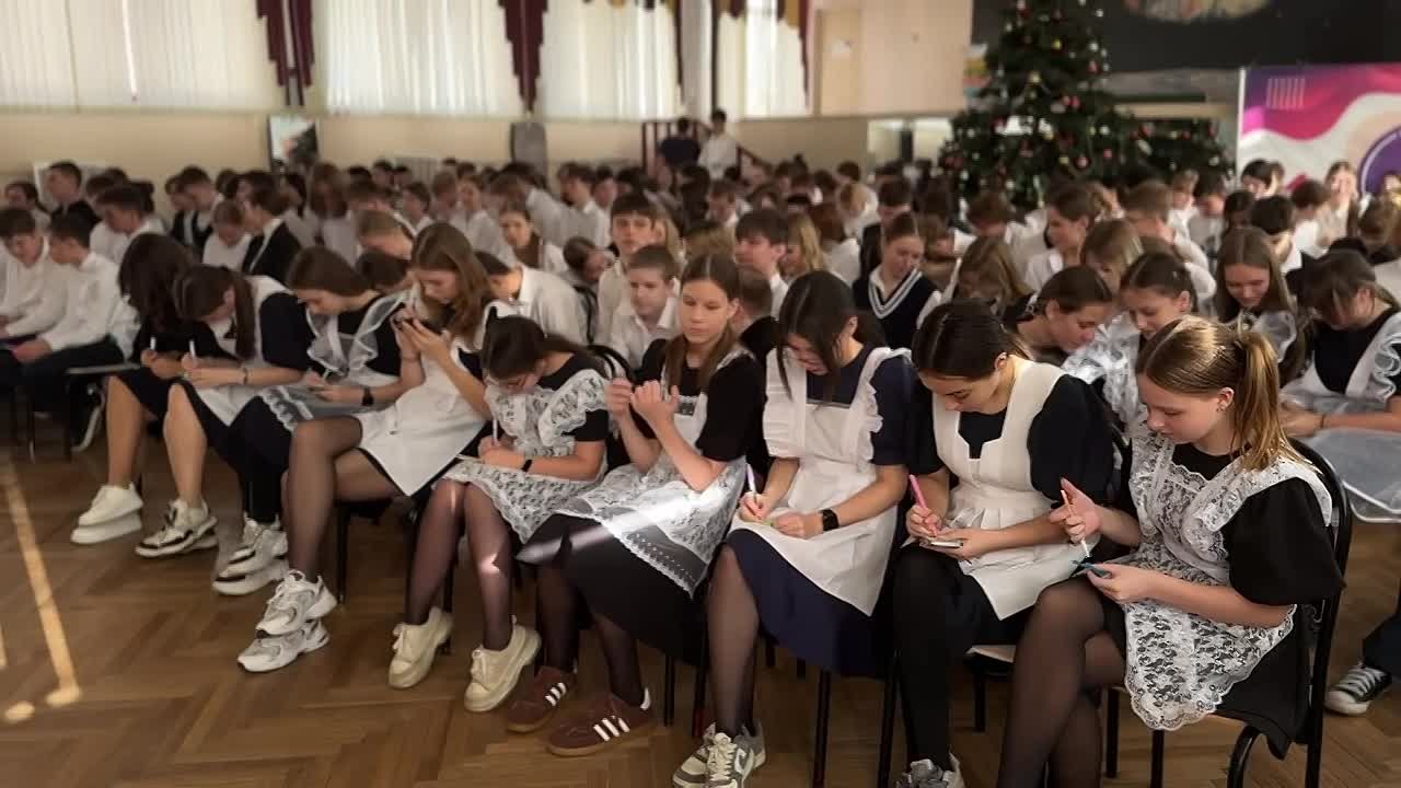 Сотрудники Управления Госавтоинспекции по Краснодарскому краю совместно с представителями духовенства проводят социально-психологические тренинги «Краш-курс» для учащихся старшей школы