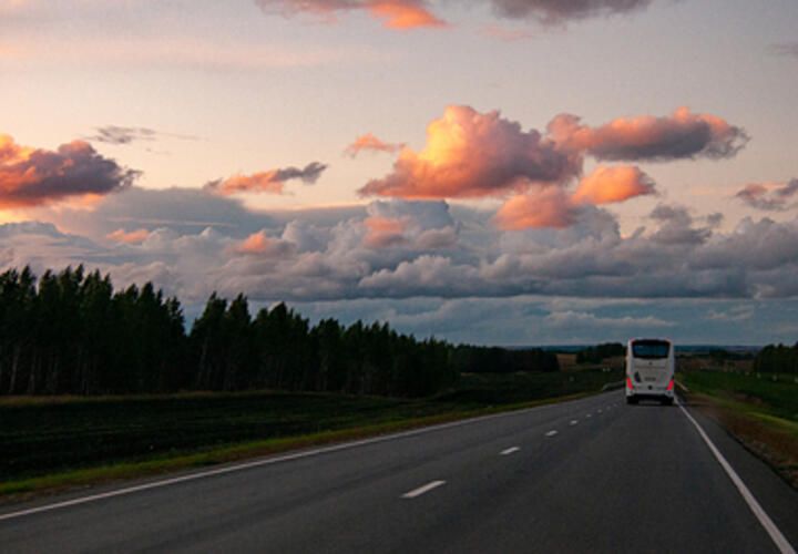 Обломки беспилотника упали на автобус в Краснодарском крае