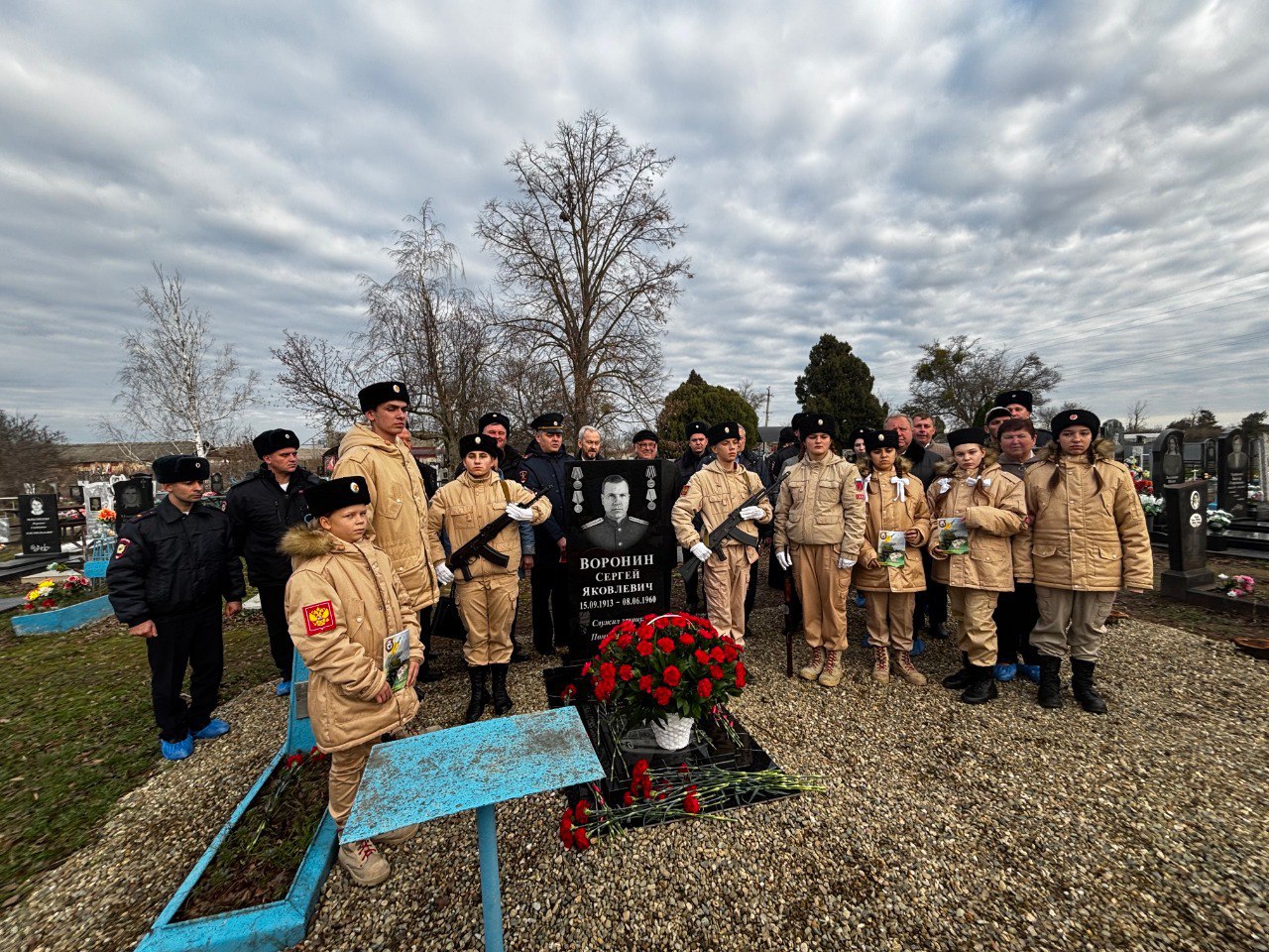 Вечная память героям!. В станице Воздвиженской в День Героев Отечества почтили память нашего земляка - ветерана Великой Отечественной войны, лейтенанта милиции Воронина Сергея Яковлевича