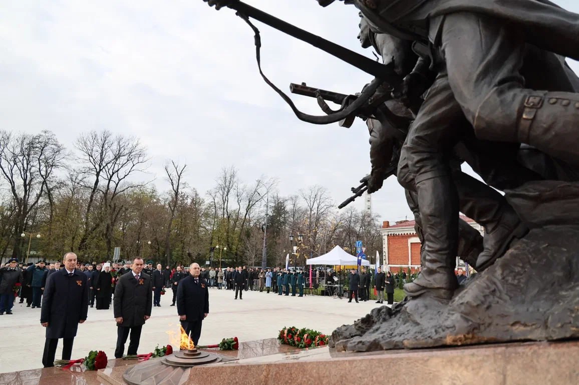 Вениамин Кондратьев принял участие в открытии монумента в сквере Героев Отечества в Краснодаре