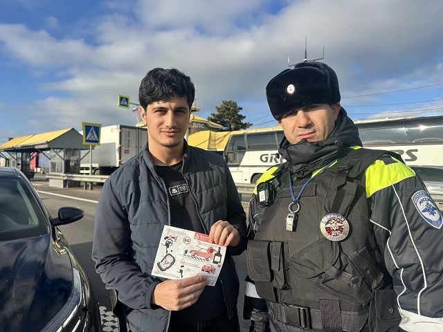 В Краснодарском крае автоинспекторы напоминают водителям об опасности выезда на полосу встречного движения