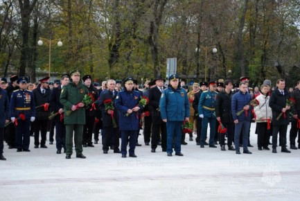 Сотрудники МЧС России приняли участие в торжественной церемонии открытия памятника воинам Отечества