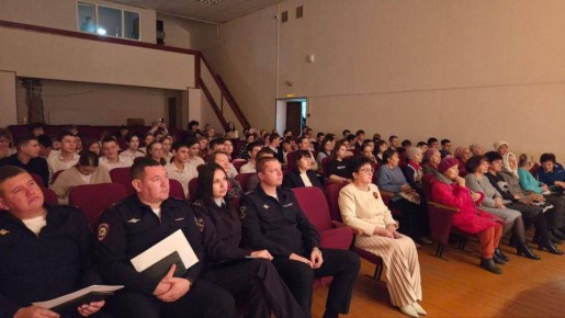 Сотрудники отдела Госавтоинспекции Отдела МВД России по Выселковскому району приняли участие в сходе граждан c жителями Газырского сельского поселения