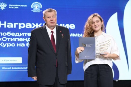 Владимир Устинов и Вениамин Кондратьев наградили лауреатов новых стипендиальных программ Президента и Правительства России