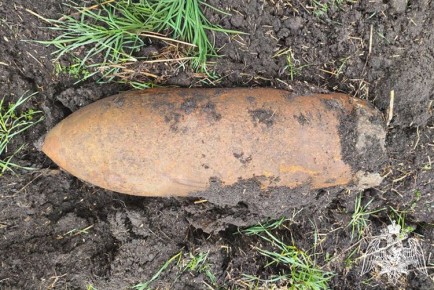 На Кубани взрывотехники Росгвардии уничтожили авиабомбу, которую нашел тракторист в поле