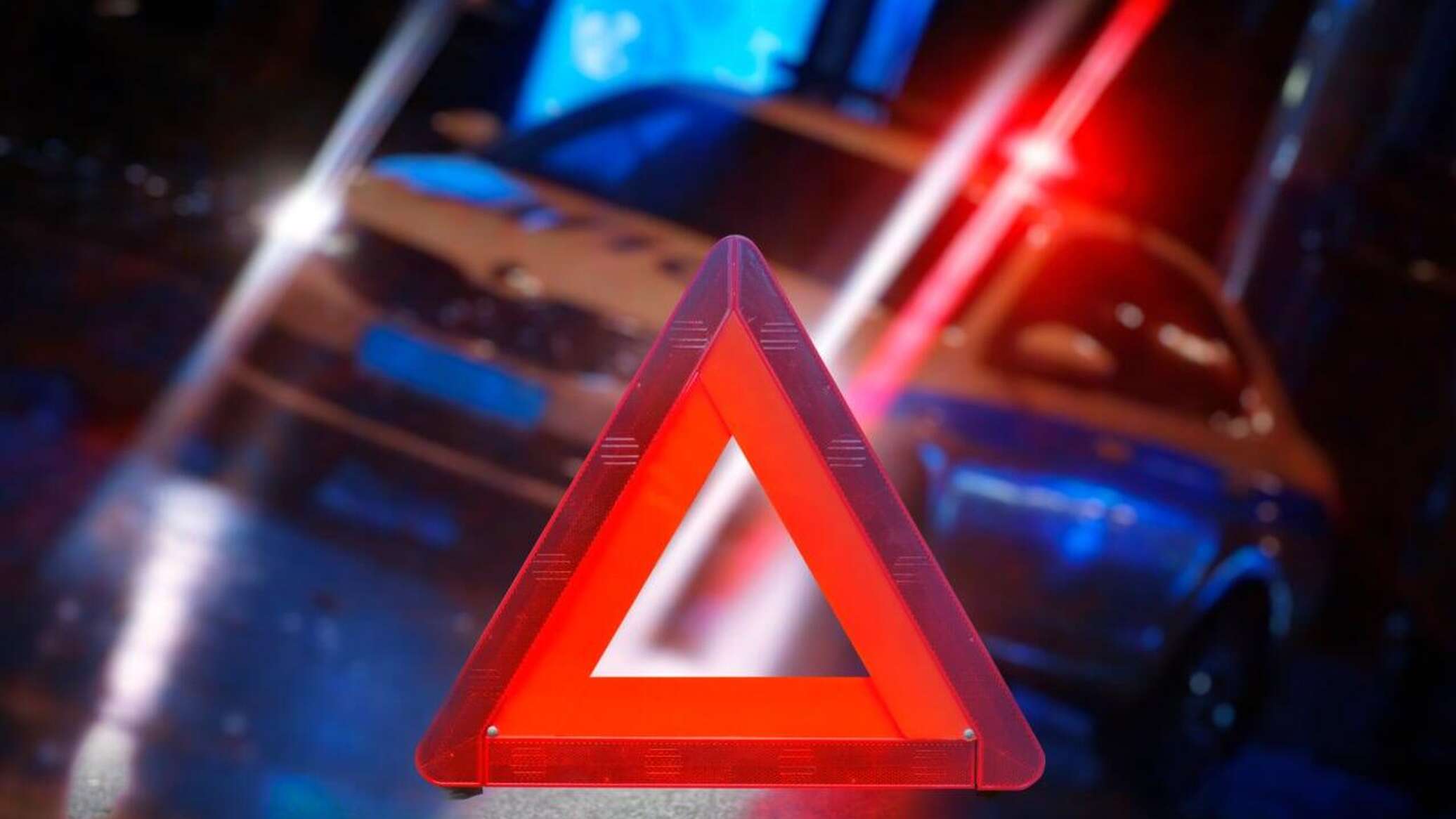 Автомобиль врезался в дерево и загорелся на Кубани – водитель погиб