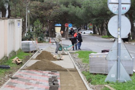 Алексей Богодистов: Завершаем капитальный ремонт тротуара по улице Садовой