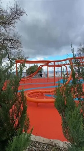 20-метровый осьминог расположился на набережной в Анапе