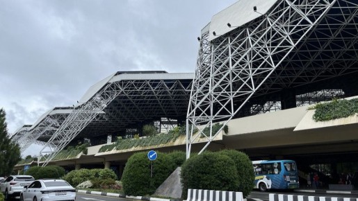 Несколько российских аэропортов прекратили прием и выпуск рейсов ночью 12 декабря