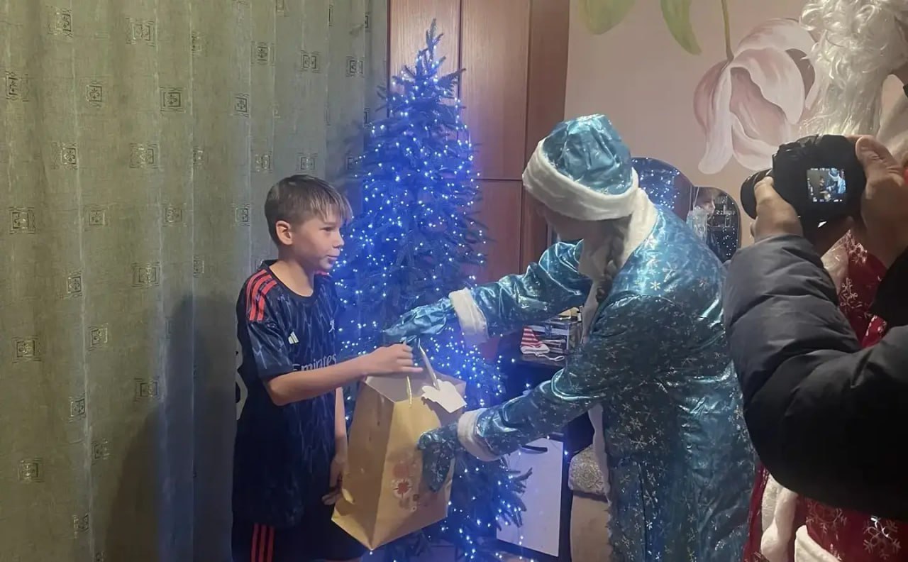 Новогодние мечты юных новороссийцев уже начали сбываться благодаря акции «Подари ребенку праздник!»