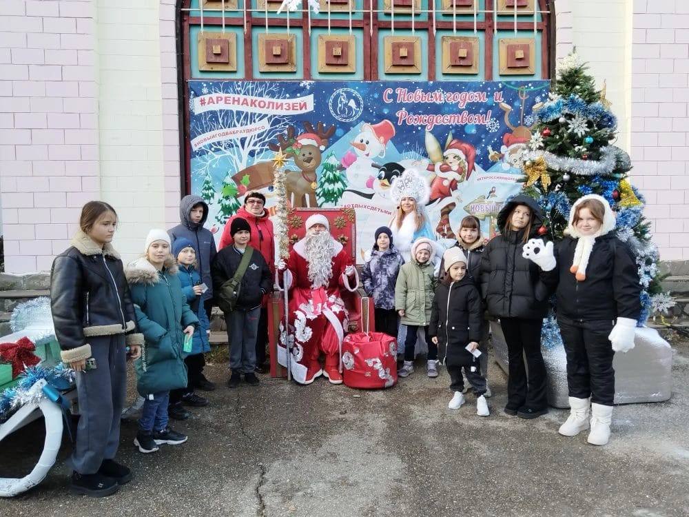 Андрей Кравченко: Увлекательные выходные для детей участников специальной военной операции: 35 ребят посетили новогоднее представление и культурно-туристический комплекс