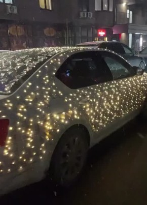 Дед Мороз копит на новогодние подарки, таксуя на Кубани