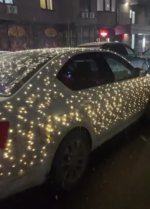 Дед Мороз копит на новогодние подарки, таксуя на Кубани