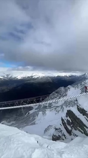 Есть такая работа: сбивать налипший снег на высоте 2 320 метров