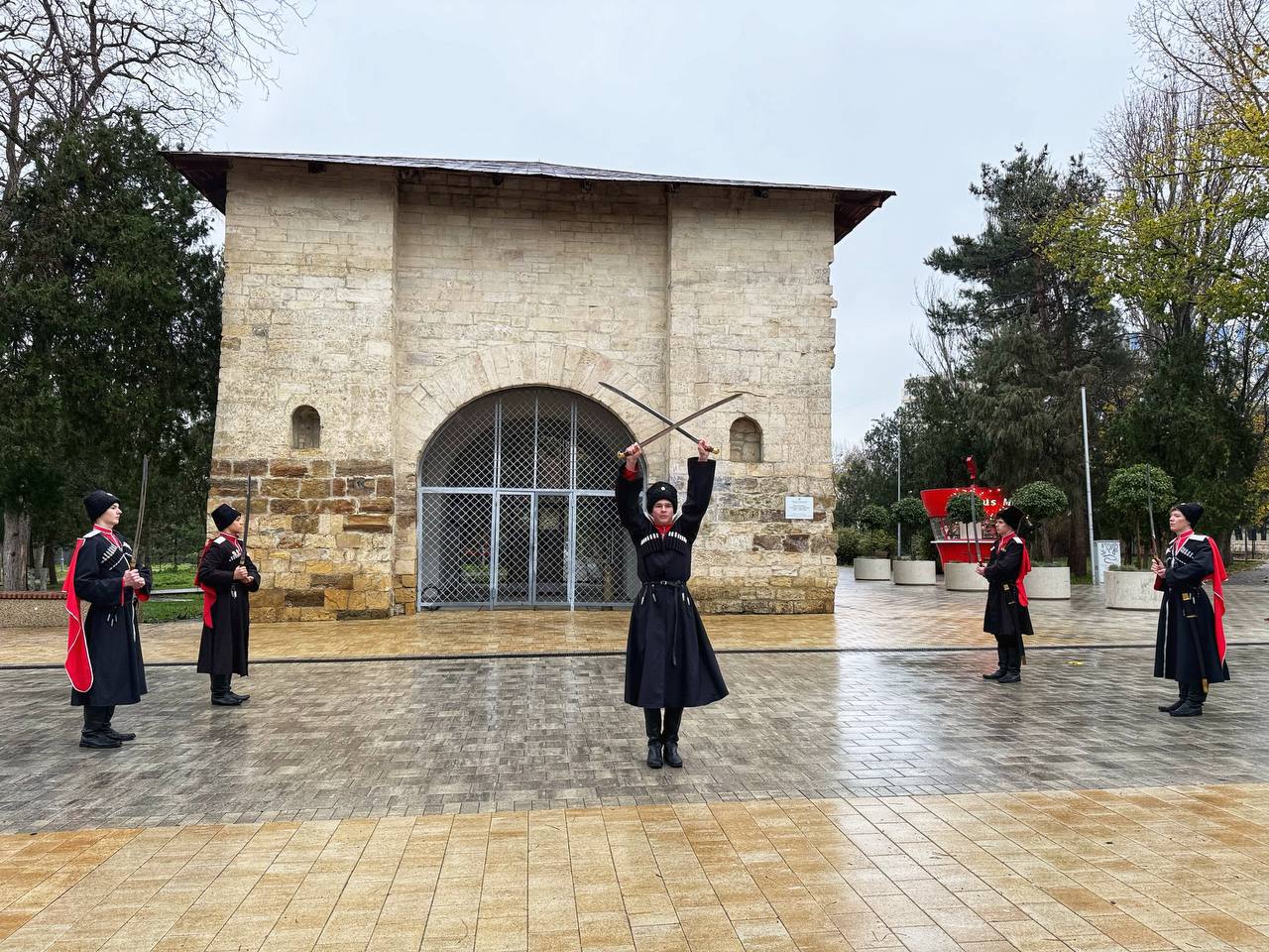 Возле Русских ворот состоялась церемония «Ратная доблесть Анапы»